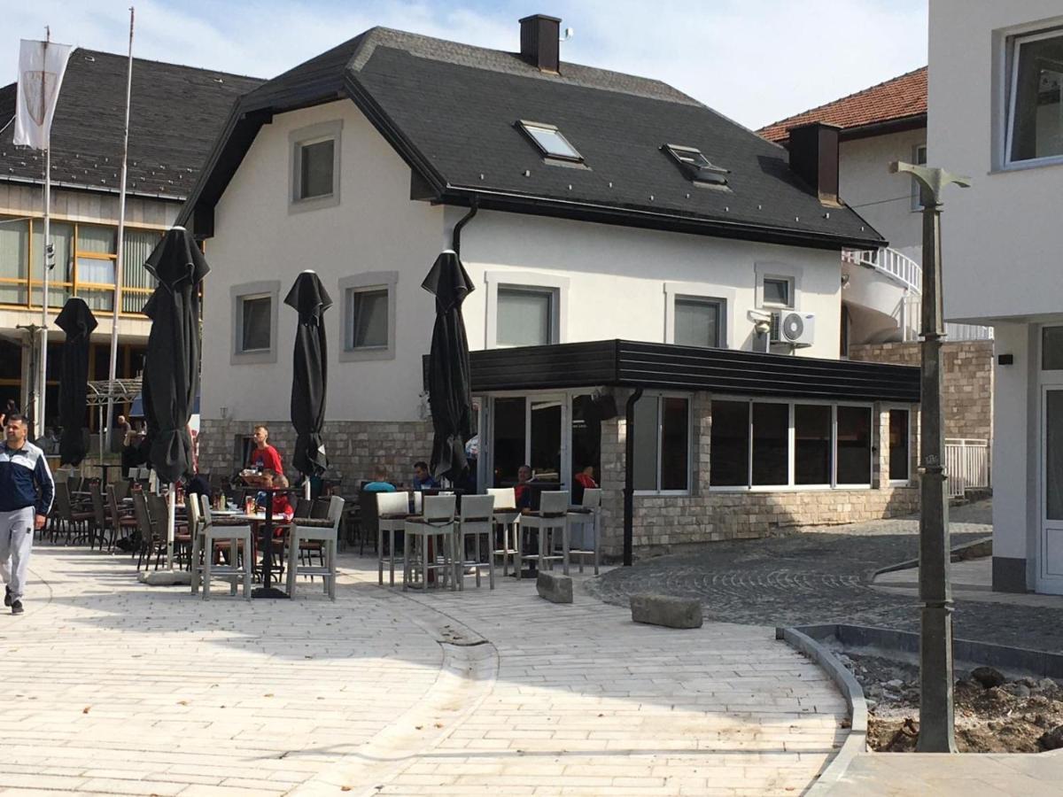 Luxury Apartment In The Heart Of Яйце Екстериор снимка
