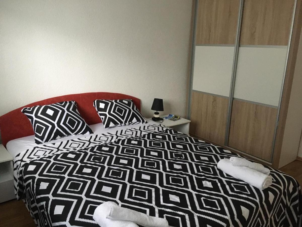 Luxury Apartment In The Heart Of Яйце Екстериор снимка